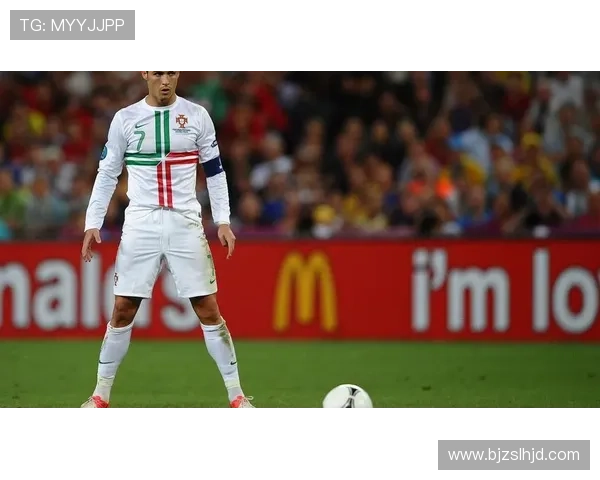 足球明星化妆包的魅力与时尚搭配揭秘让你成为球场上的闪耀焦点