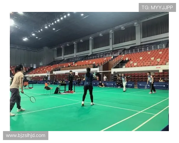 武汉羽毛球队在冠军赛中的团队协作展现出无与伦比的默契与实力 武汉羽毛球队在冠军赛中的团队协作展现出无与伦比的默契与实力